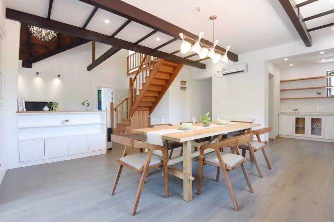 3+1 Rooms, 3 Baths with Big terrace, 200 sqm @ Jiangsu rd Station L2&11