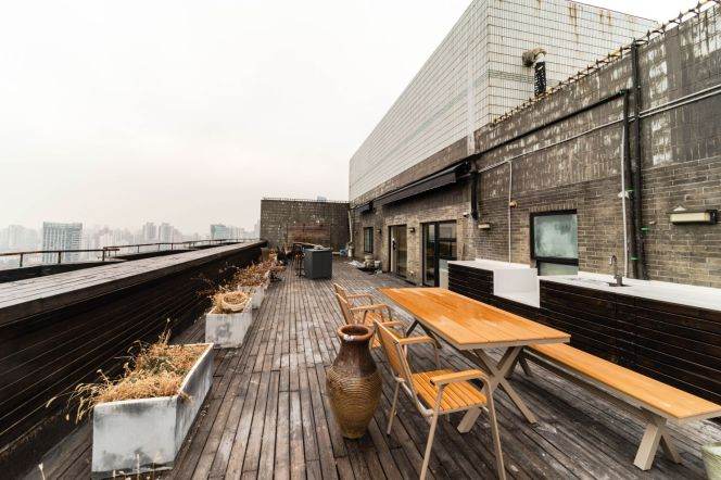 Spacious 2br/1bt@jiangsu rd nr longde rd 120sqm with large sunny terrace