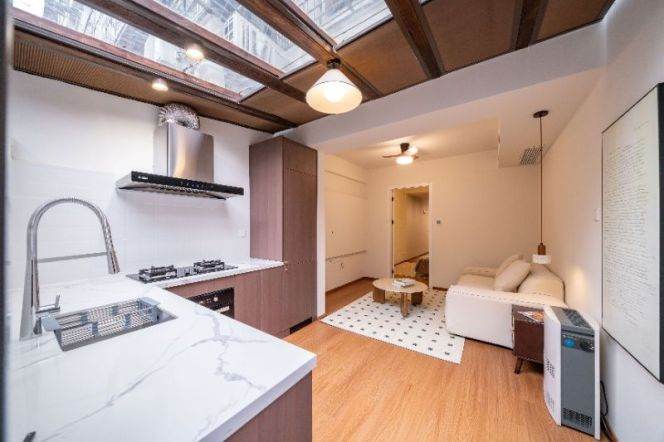  Quality 1br old apt with Yard @Changshu Rd   M1/7