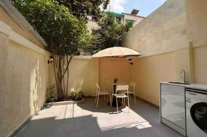 Fengxian rd/Nanhui rd floor heating 2brs apt with private garden; L2/12/13