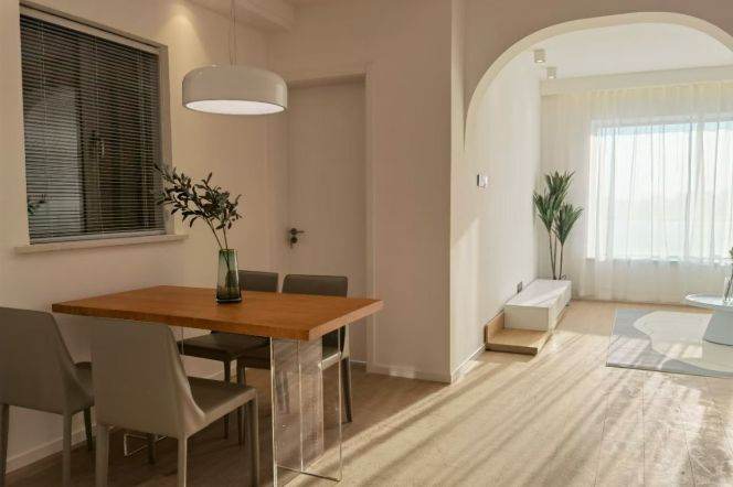 2 Brs, 2 Baths, 120 sqm with Floor Heating/Central ac/Oven, 120 sqm @ Changping metro L7