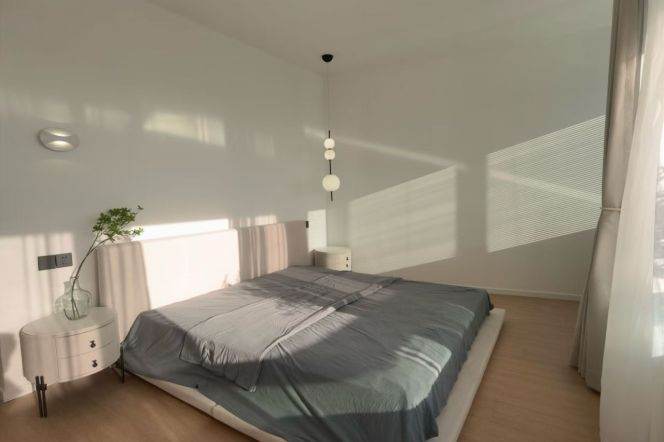 2 Brs, 2 Baths, 120 sqm with Floor Heating/Central ac/Oven, 120 sqm @ Changping metro L7