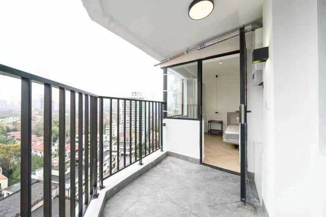 Gao'an rd/Hengshan rd floor heating 1br/1lr/1ba apt with balcony; L1