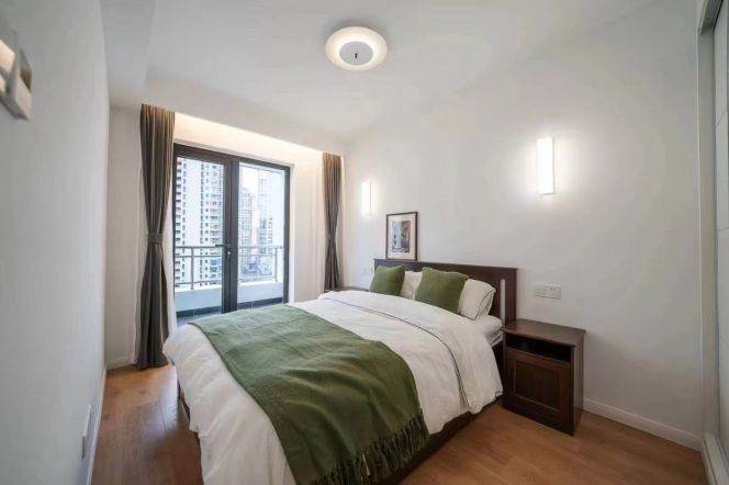 modern big 1 bedroom floor heating open balcony near Xujiahui line 1,9,11 only 13.5K