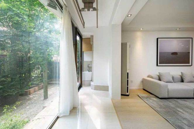 2 Brs, 2 Baths with Yard, Floor Heating, Dish washer, 130 sqm @ Damuqiao station L12