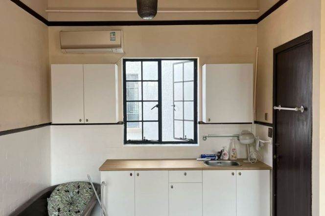 Big windows 1br @Wuyuan Road