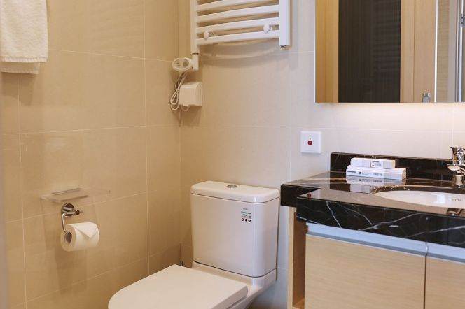 2brs with service near Jing'An and metro line 3/4/7