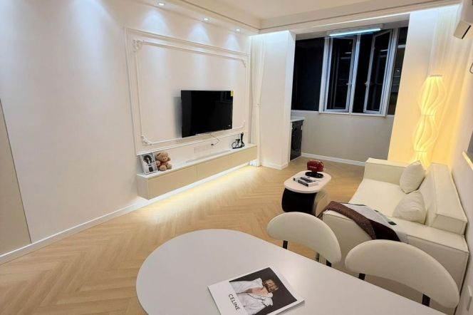 Newly Renovated 1Br/2Lr/1Bt Close to L3/4/10 Hongqiao Rd Metro Station 