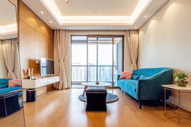 2brs with service near Jing'An and metro line 3/4/7
