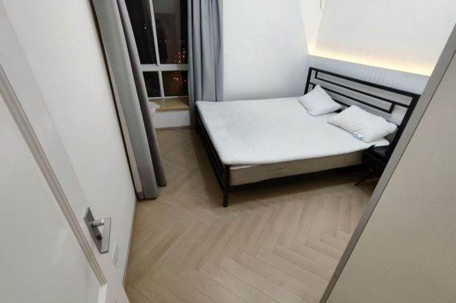 3 Brs, 2 Baths with Balcony, 180 sqm High Value @ Laoximen station L10&8