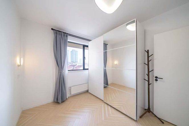 Bright 3Br+Balcony @iapm & L1/10/12 Shanxi rd station