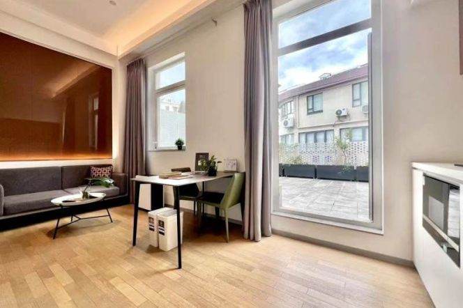 1BR with large terrace with easy Dong'hua University