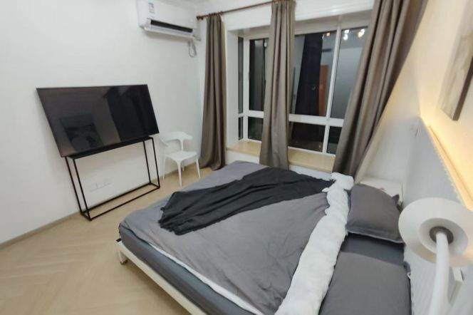 3 Brs, 2 Baths with Balcony, 180 sqm High Value @ Laoximen station L10&8