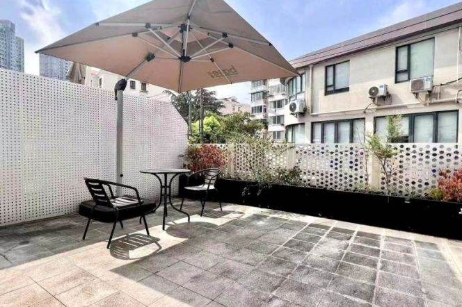 1BR with large terrace with easy Dong'hua University