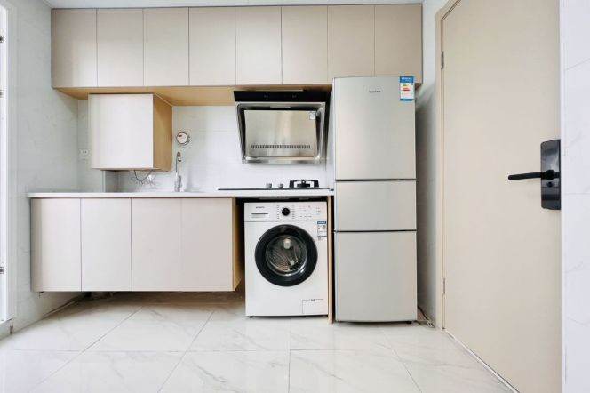 Charming High-Rise Studio | 500m to Shanghai University Metro | Modern Design & City Views