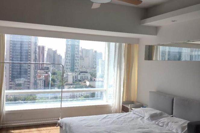 5 Meters big window 1br@Jingan temple station Line 2/7/14