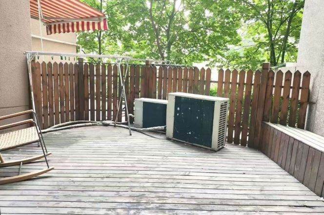 2 Brs, 1 Living room with Big terrace, 110 sqm @ Zhongtan metro L3&4