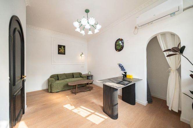 Nice balcony 1Br/1Lr/1Bt apt nr Changshu rd,M1/7/10