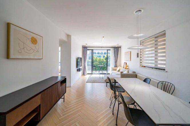 Bright 3Br+Balcony @iapm & L1/10/12 Shanxi rd station