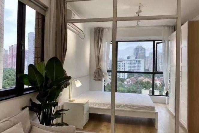 1 br near L9/L12 jiashan rd station+lift