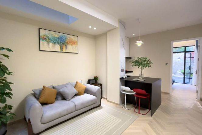 1 Big Br with Yard, Central ac/Oven/Dryer, 80 sqm @ Changshu metro L1&7