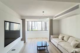 modern 2brs floor heating in central Xujiahui  line 1,9,11 Xujiahui park Church only 14.5K 