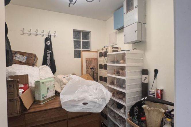 2+1 Rooms, 3 Baths with Terrace & Garden, 180 sqm @ Zhongshan park L2