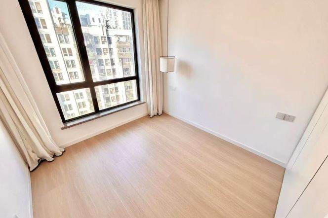 modern 2brs floor heating beside Su zhou river and metro line 13 only 17.3K
