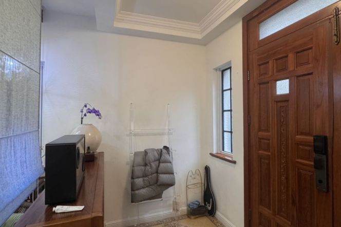 2+1 Rooms, 3 Baths with Terrace & Garden, 180 sqm @ Zhongshan park L2