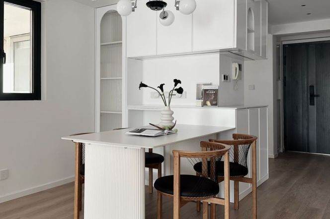 modern big 2brs floor heating nice furniture in best compound Jing an temple line 2,7,14