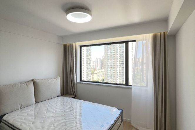 modern 2brs floor heating in central Xujiahui  line 1,9,11 Xujiahui park Church only 14.5K 