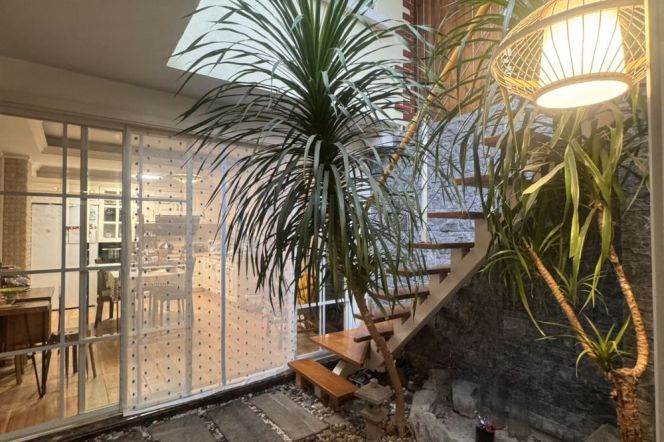 2+1 Rooms, 3 Baths with Terrace & Garden, 180 sqm @ Zhongshan park L2