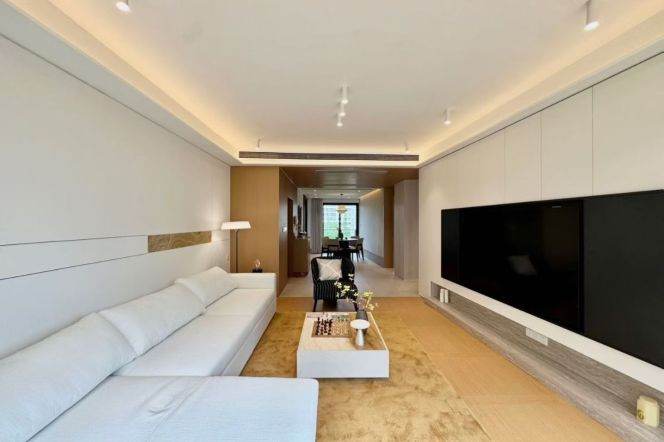 2 Brs, 2 Baths, Floor Heating/Central ac/Oven, 140 sqm @ Century Park L2