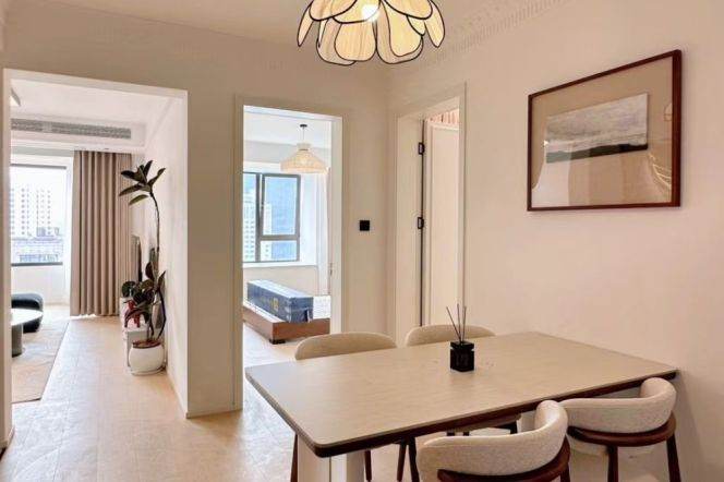 2 Brs, 1 Living room with Floor Heating/Central ac/Oven, 120 Sqm @ Shanghai Railway station L1