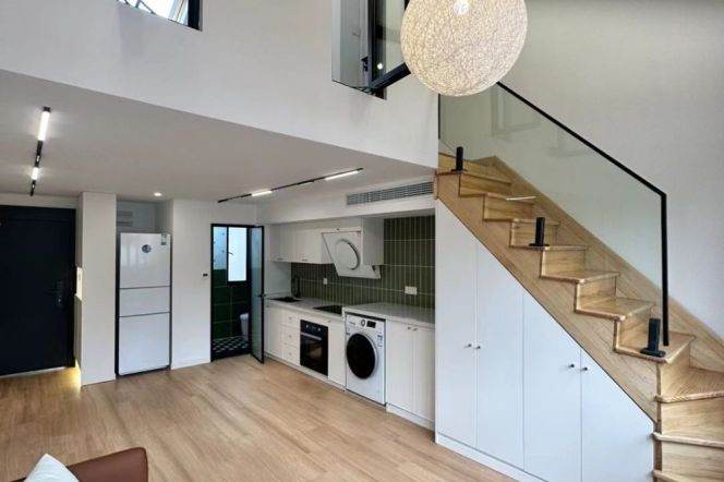 Homey 1br old house nr Jing'an Temple L2/7/14