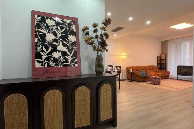 2 Brs, 2 Baths with Open Balcony, 120 sqm @ Jiashan metro L9&12