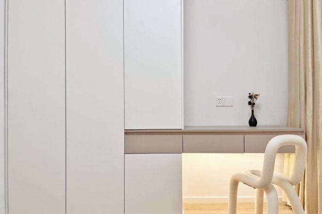 1 Br, 1 Living room with Floor Heating/Central ac/ Oven, 70 sqm @ Hongqiao Metro L10