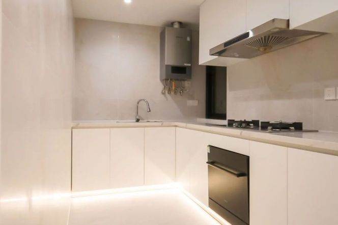 3 Brs, 2 Baths with Floor Heating/Central ac/Oven/Dish washer, 180 sqm @ Zhongshan park L2
