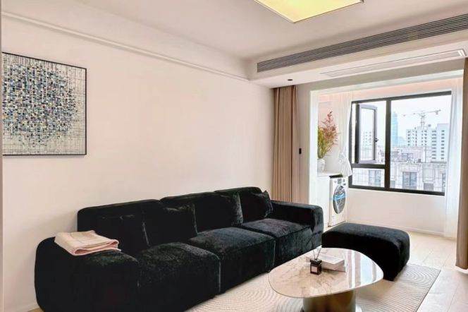 2 Brs, 1 Living room with Floor Heating/Central ac/Oven, 120 Sqm @ Shanghai Railway station L1