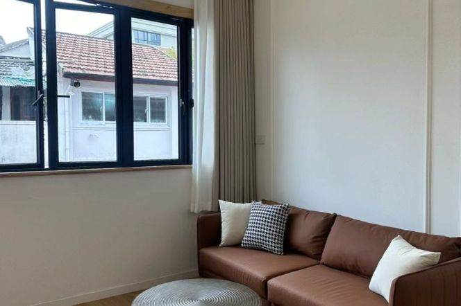 Homey 1br old house nr Jing'an Temple L2/7/14