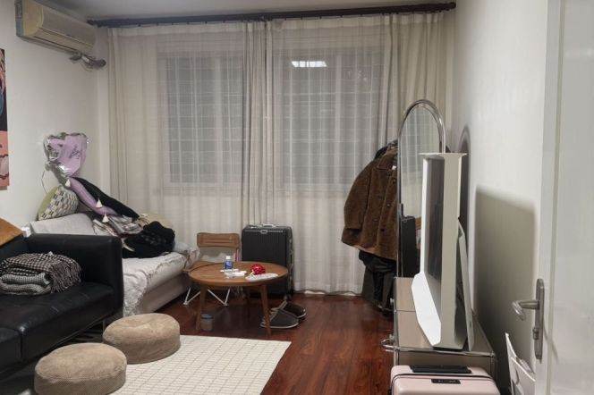 Spacious 2Brs/1Lr/1Bt apt nr Changshu rd,M1/7/10