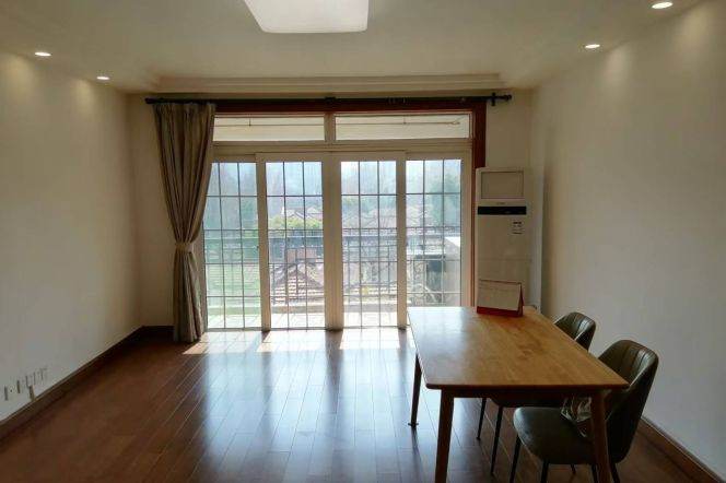 Hengshan Rd. nice view plus outside balcony 3br 