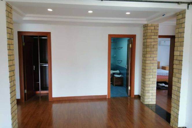 Hengshan Rd. nice view plus outside balcony 3br 