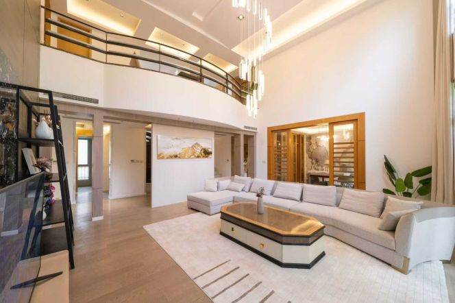 Buckingham Palace Villa@Pudong 5br/5bt 535sqm with large private garden and terrace