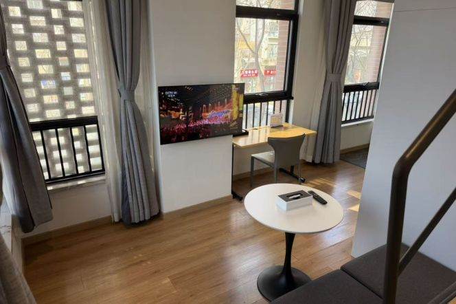 1Loft with private kitchen near SISU(ESSCA) and Shanghai Uni Yan'chang can long and short lease