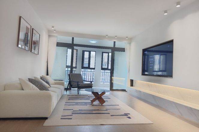 modern big 3brs floor heating modern furniture in Green city Dulwich 34K