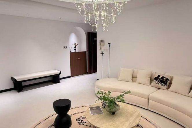 modern brand new big 4brs floor heating modern furniture near century park line 2,6 only 23K