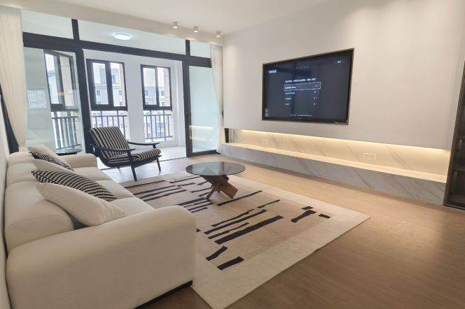 modern big 3brs floor heating modern furniture in Green city Dulwich 34K