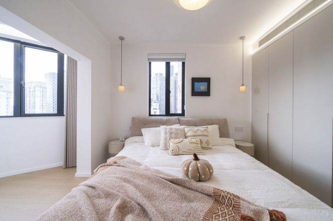 modern big 3brs floor heating open kitchen nice bar in Zhong shan park line 2,3,4 only 20K