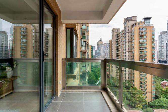 modern big 2brs open balcony wall heating in top 3 compound Jing an line 2,12,13 only 26.5K